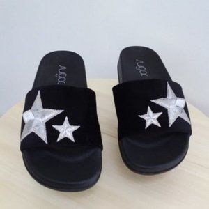 $40 Womens Black SANDALS Shoes Flip Flops  Slides Silver Stars Size 6 Beach